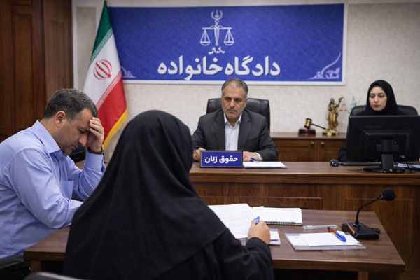 حمایت های قانونی از زنان در برابر خشونت خانگی | راهنمای حقوقی، کیفری و حمایتی